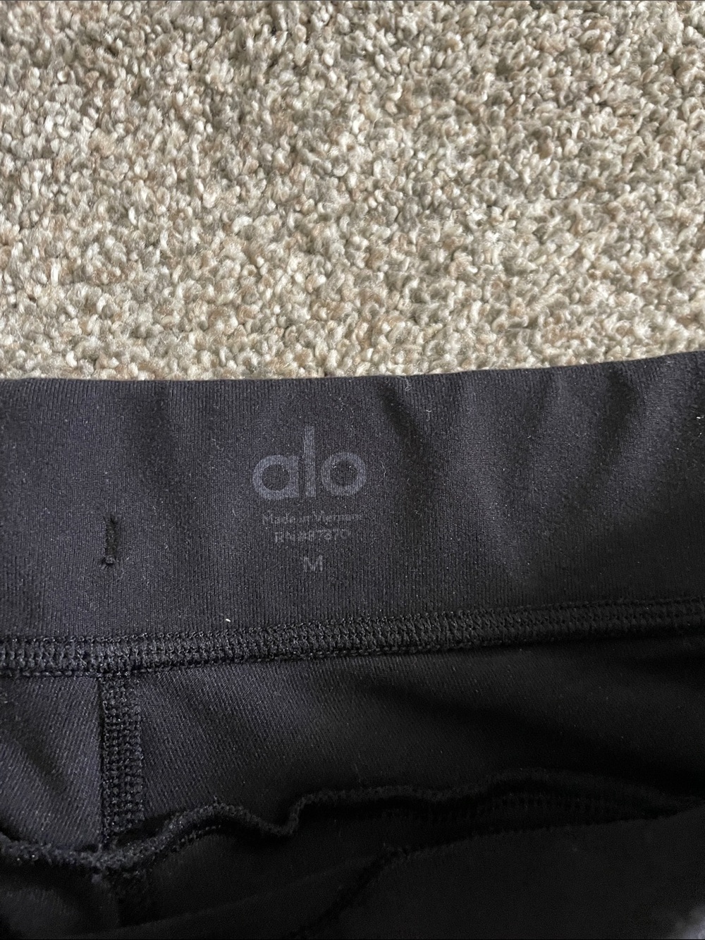 ALO Yoga Black Women's High-Rise Leggings with Drawstring and side pockets - Picture 3 of 6